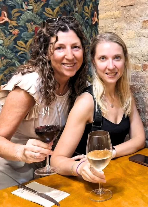 Les Amis Winebar